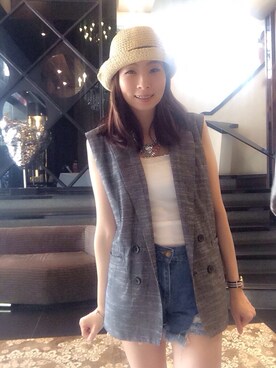 葉姿怡さんのコーディネート