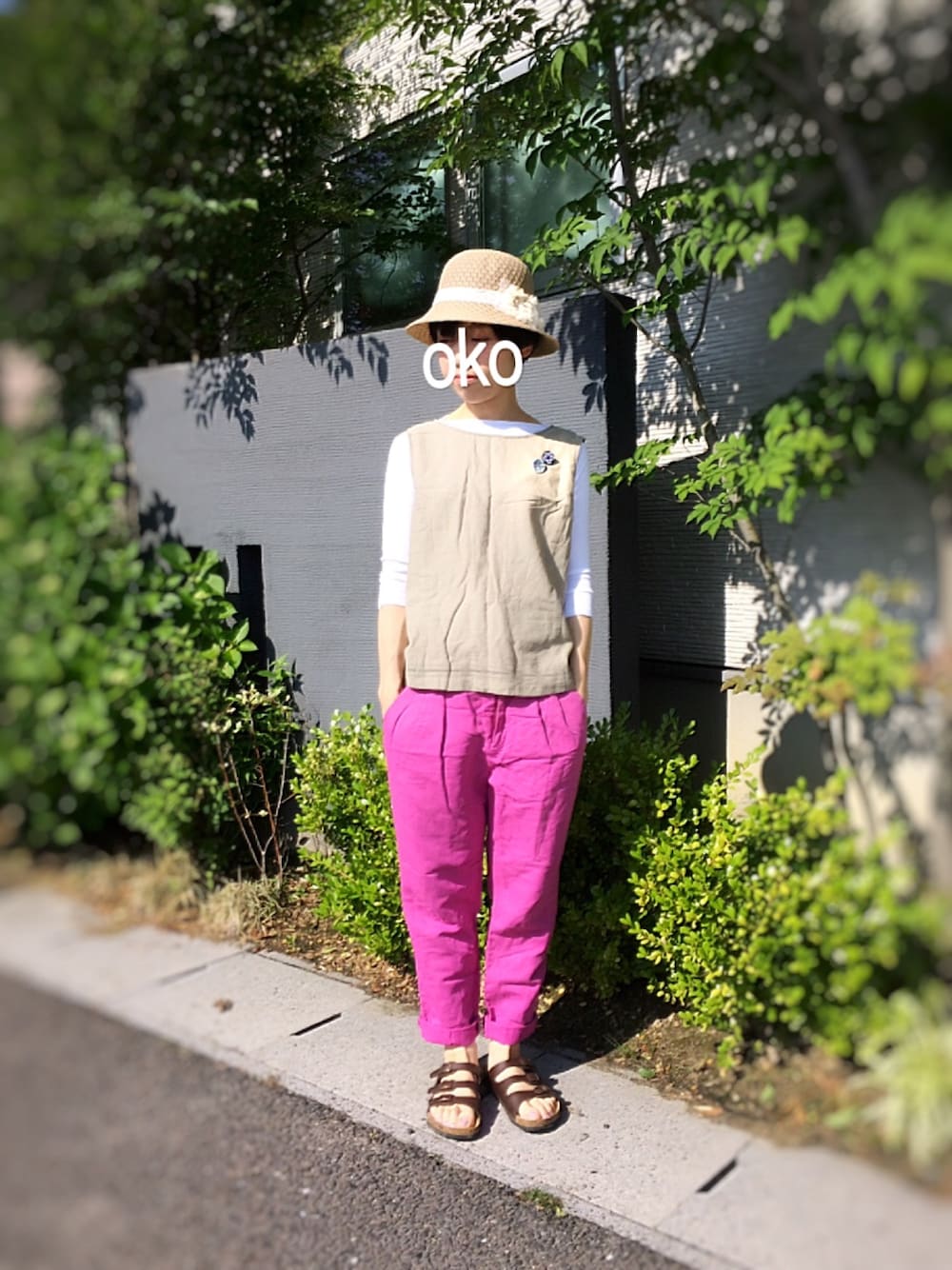 「ピンクパンツ、タンクトップ、リメイク、WEARママ部、WEAR東海」｜「リメイクのリメイク帽子（ハット、ベージュ系）」を使った、okonomixさん（レディース・158cm）の春コーディネートの1枚目の写真