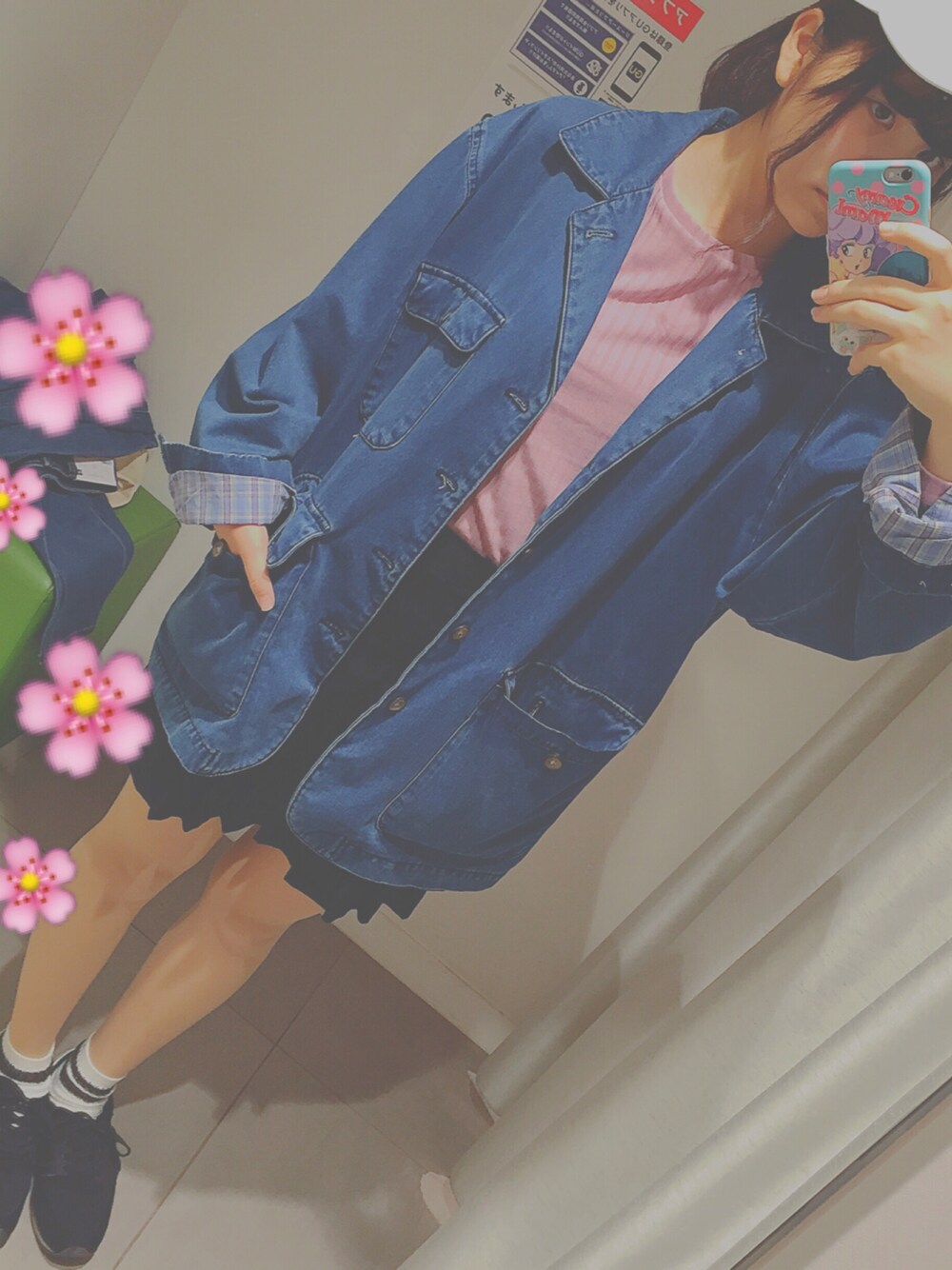 「初投稿、春、ピンク、デニムジャケット、スニーカー×靴下、白キャップ」｜「VINTAGEのアイテム（デニムジャケット、ブルー系）」を使った、ゆめさん（レディース・162cm）の春コーディネートの1枚目の写真