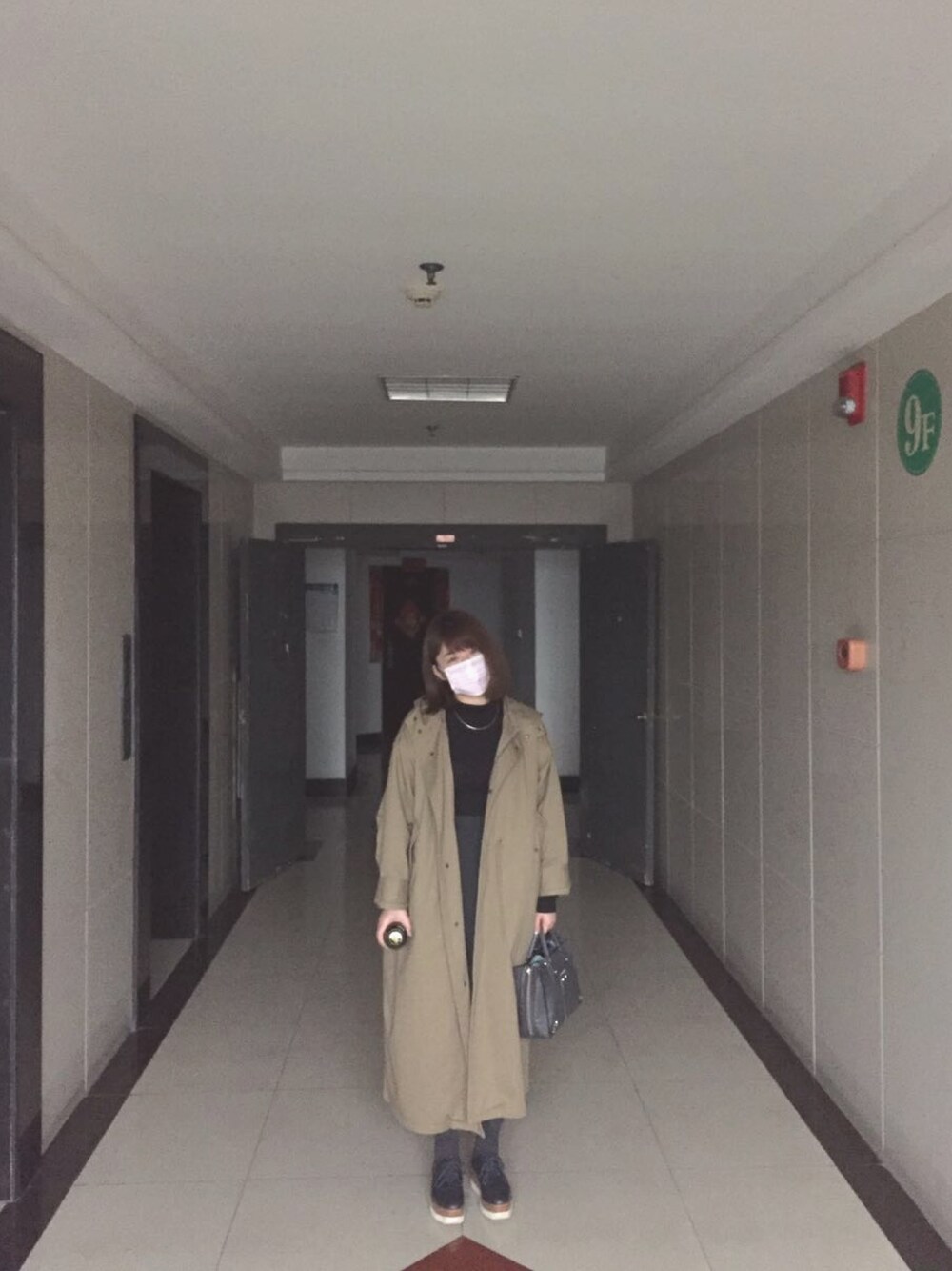 「カジュアル」｜「KBFのアイテム（ピーコート、ブラウン系）」を使った、害害怕被剪脚趾甲さん（レディース・158cm）の秋コーディネートの1枚目の写真