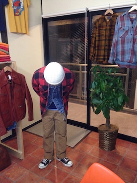 「Carhartt（カーハート）のアイテム（その他パンツ、ブラウン系）」を使った、UMASAKI TATSUYAさん（メンズ・155cm）の冬コーディネート