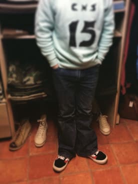 「VINTAGE（ヴィンテージ）のアイテム（スウェット、ブルー系）」を使った、UMASAKI TATSUYAさん（メンズ・155cm）の冬コーディネート