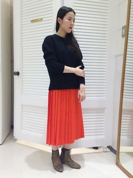 「アイテム（スカート、オレンジ系）」を使った、スタッフ2さん（レディース・165cm）の秋コーディネート