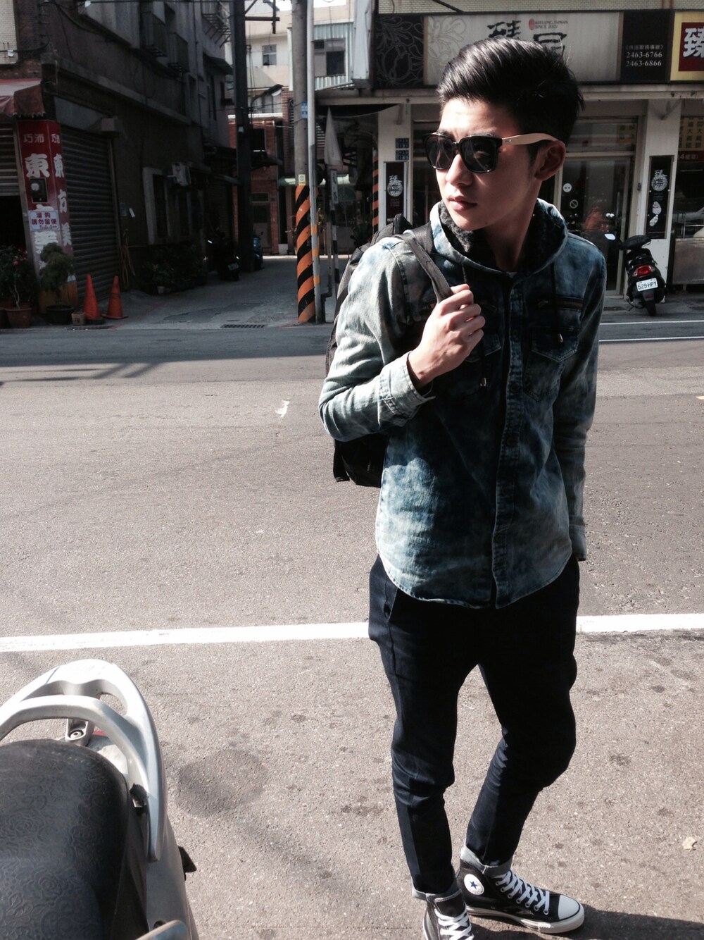 「CONVERSEのCONVERSE LEA ALL STAR HI　BLACK（その他、その他）」を使った、ZhangHaoさん（メンズ・170cm）の春コーディネートの1枚目の写真