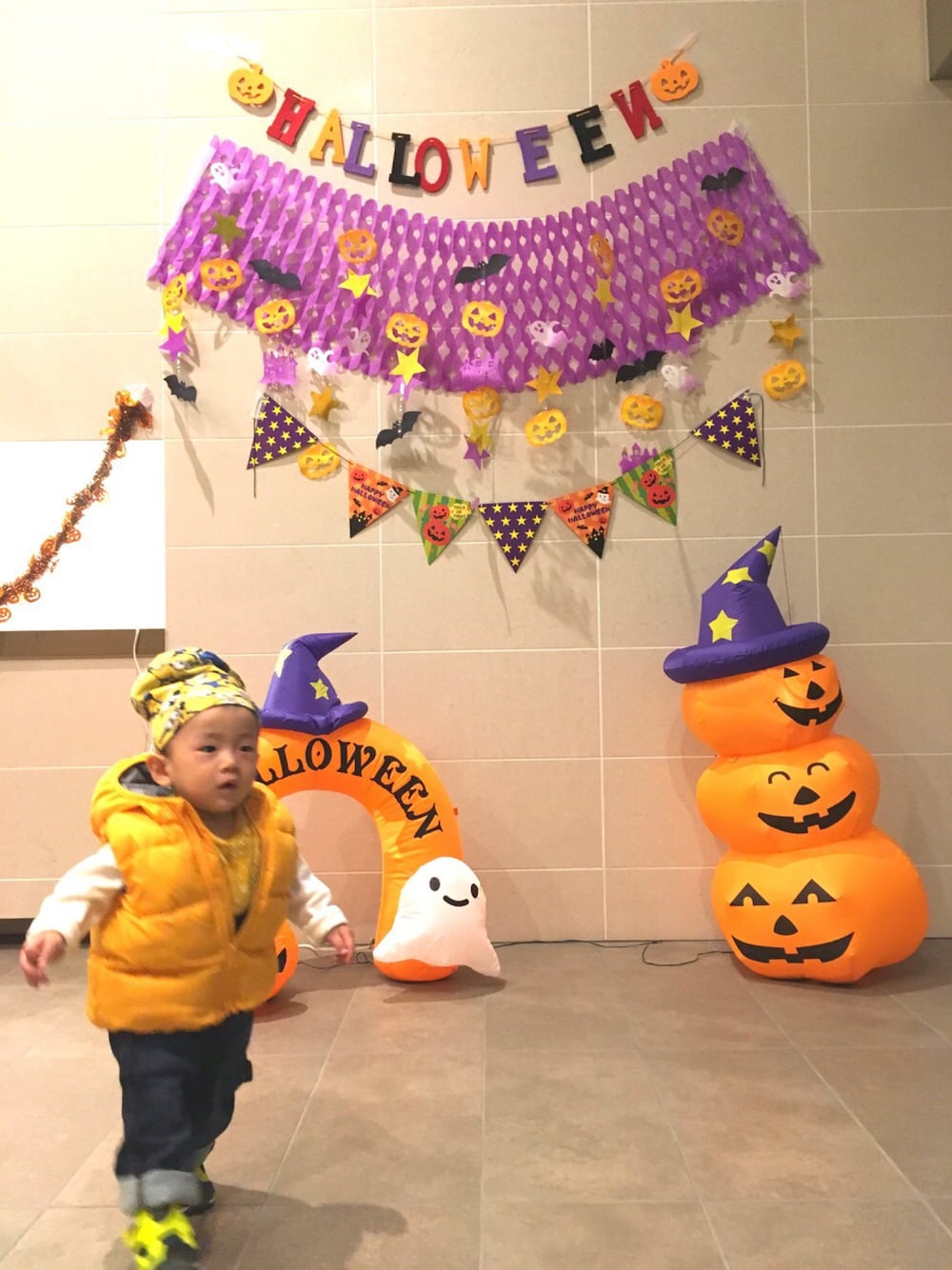 「HALLOWEEN2016、キッズ、ハロウィンコーデ、男の子、ミニオン、ベビー」｜「H&Mのアイテム（帽子、イエロー系）」を使った、yukajyuさん（キッズ・70cm）の秋コーディネートの1枚目の写真