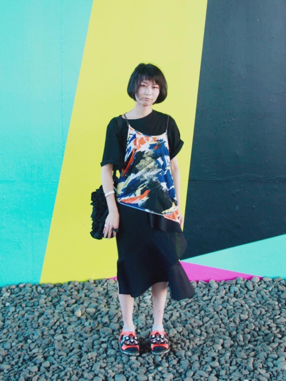 「二子玉川、アウトドアスタイル、ペイント、ワンピース、ブラック、夏」｜「Neonのアイテム（キャミソール、その他）」を使った、ayupyさん（レディース・162cm）の夏コーディネートの1枚目の写真