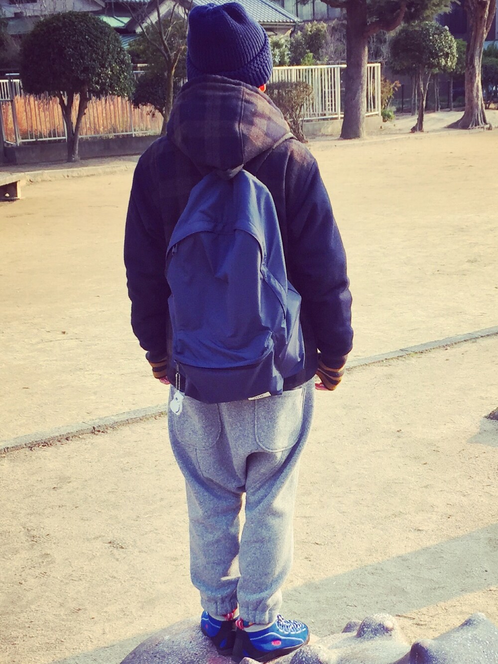 「FRAPBOIS、ALLEGE、keen」｜「ALLEGEのALLEGE Cotton Knit Cap（ニットキャップ/ビーニー、ブルー系）」を使った、0309さん（レディース・155cm）の冬コーディネートの1枚目の写真