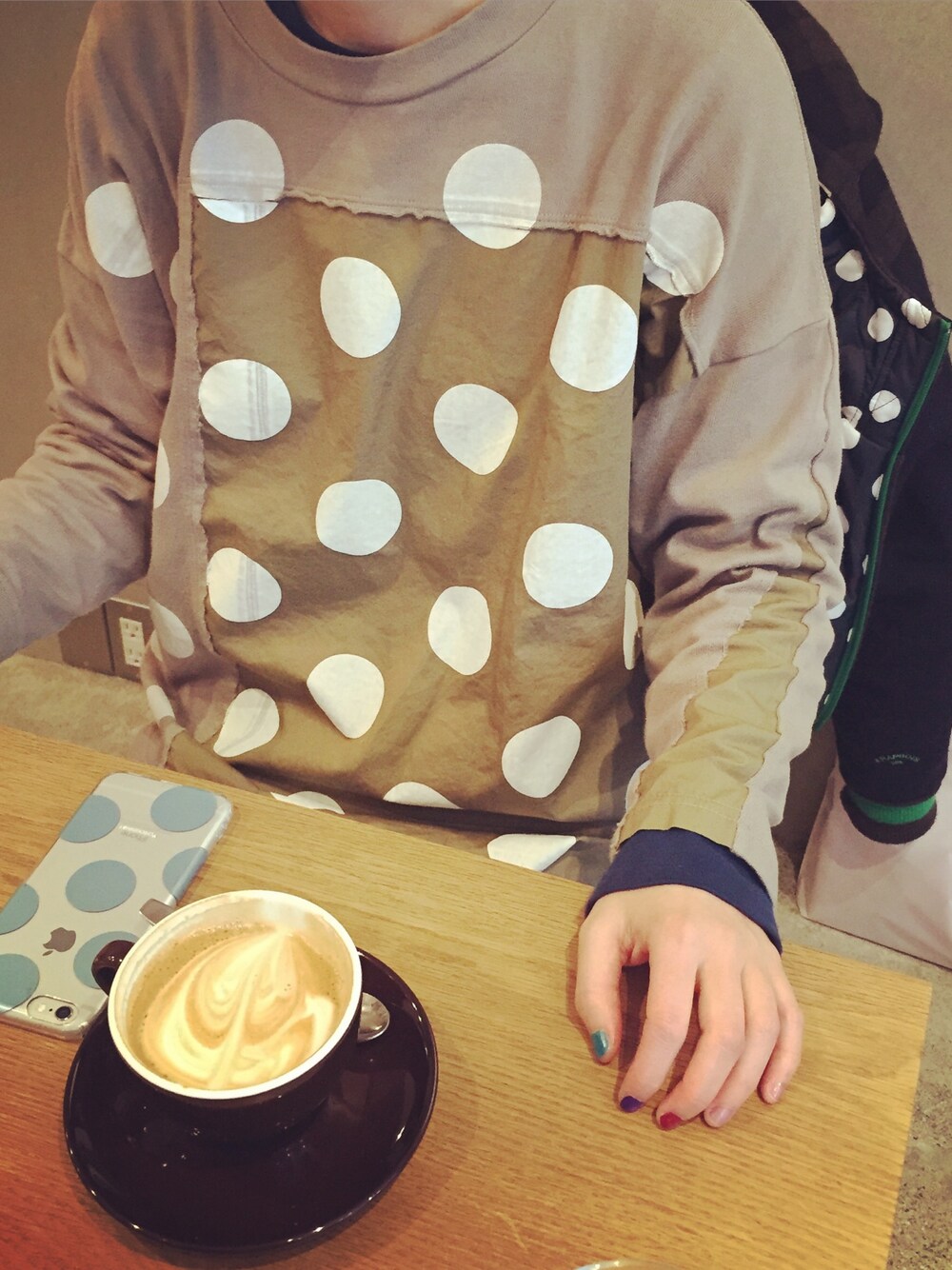 「FRAPBOIS、CHICKENNOT、ドット」｜「FRAPBOISのドットパプロ（Tシャツ/カットソー、ベージュ系）」を使った、0309さん（レディース・155cm）の冬コーディネートの1枚目の写真