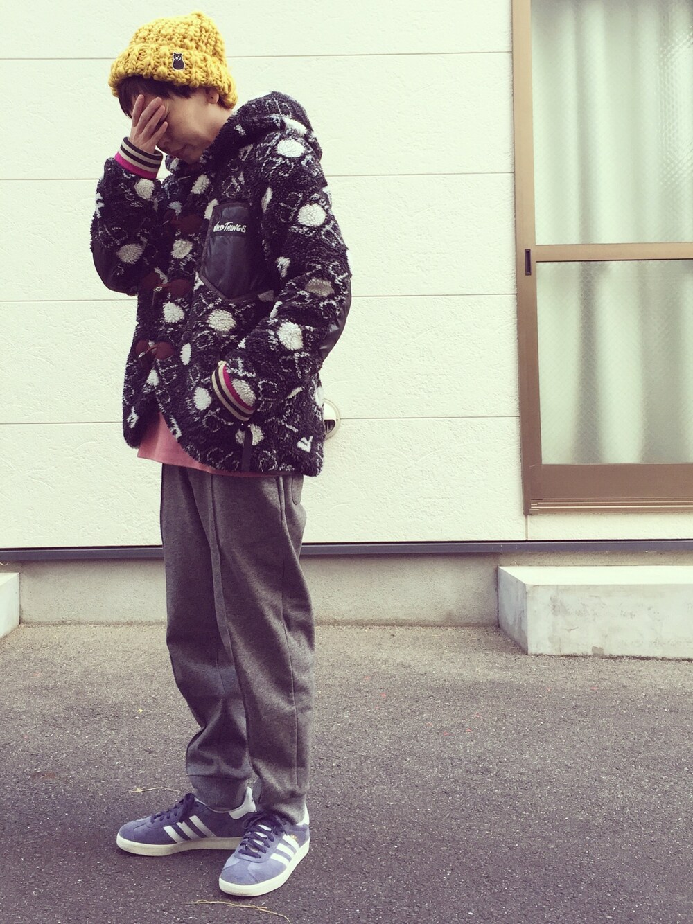 「FRAPBOIS、adidas、ガゼル」｜「FRAPBOISのZOOワッチ（ニットキャップ/ビーニー、イエロー系）」を使った、0309さん（レディース・155cm）の冬コーディネートの1枚目の写真