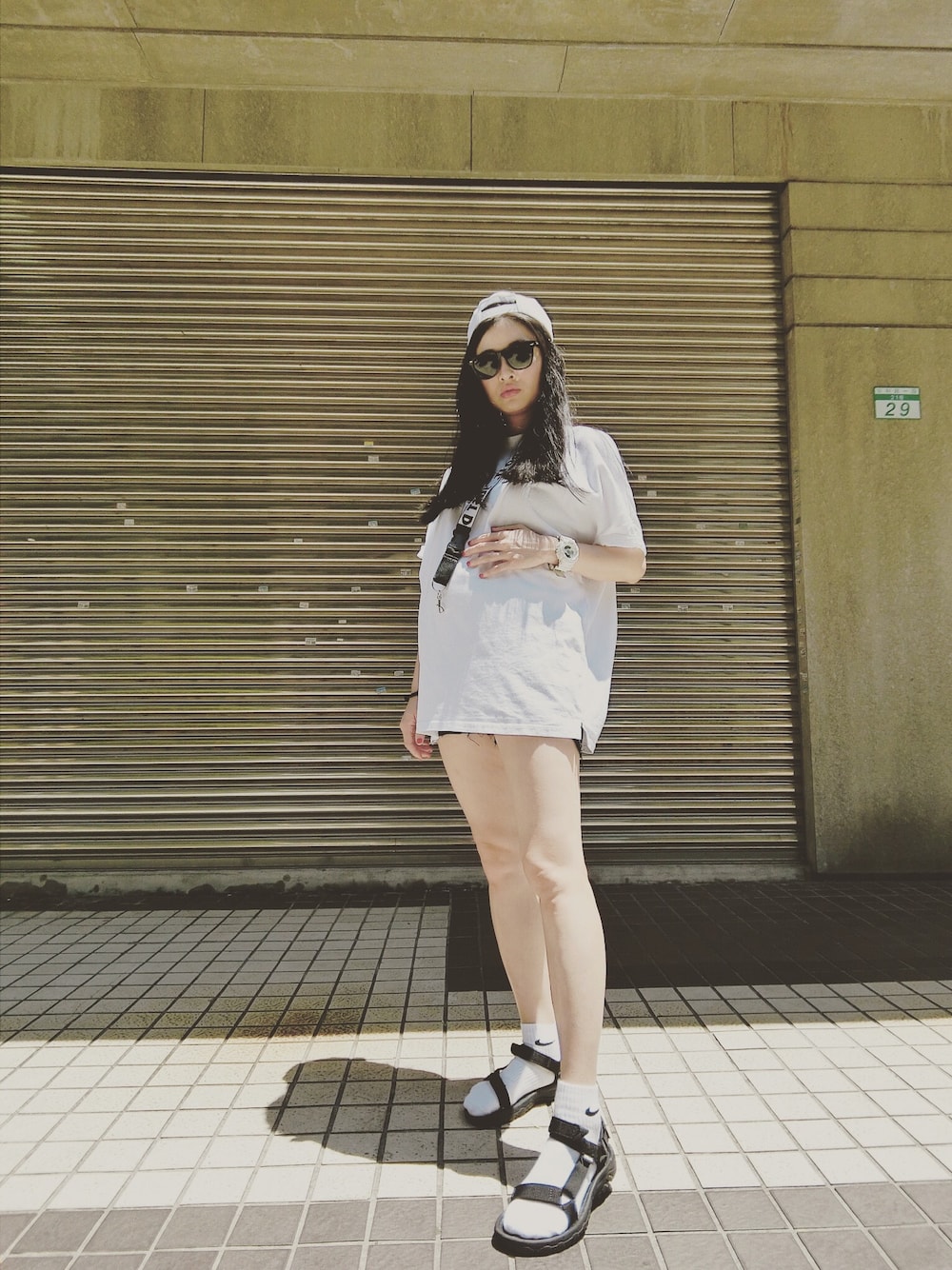 「Ray-Banのアイテム（ファッション雑貨、ブラック系）」を使った、柯小樹さん（レディース・166cm）の夏コーディネートの1枚目の写真