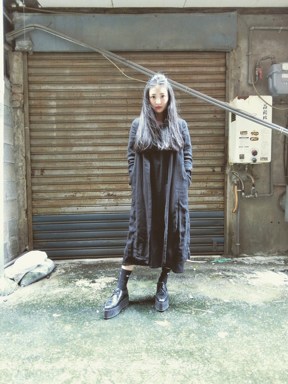 「TRAN泉のアイテム（ジャケット/アウター、ブラック系）」を使った、柯小樹さん（レディース・166cm）の秋コーディネートの1枚目の写真