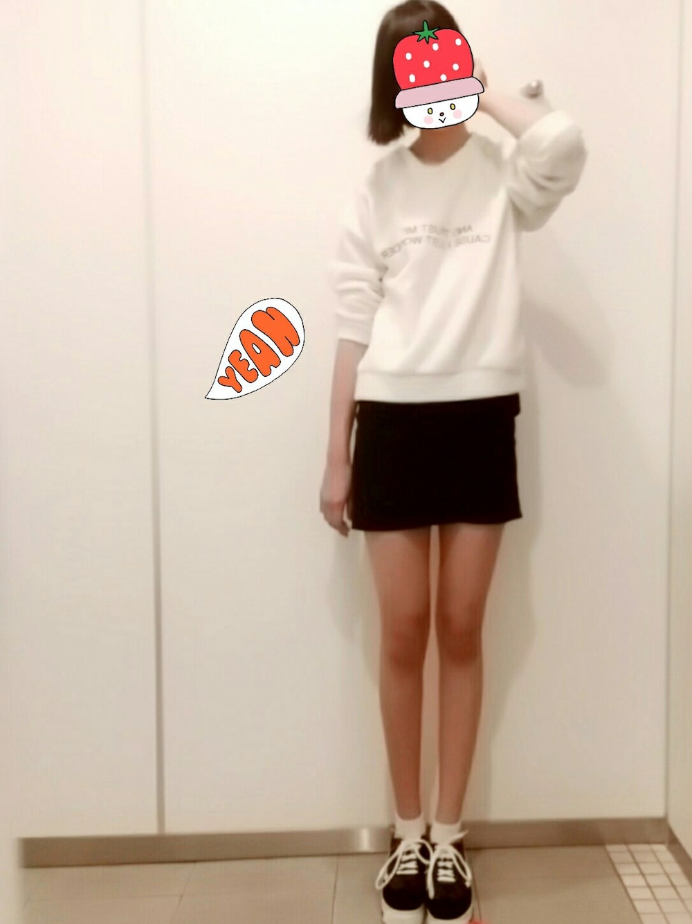 「shopping、韓国、おるちゃん、黒白」｜「WEGOのアイテム（レッグウェア、ホワイト系）」を使った、YURIさん（レディース・165cm）の秋コーディネートの1枚目の写真