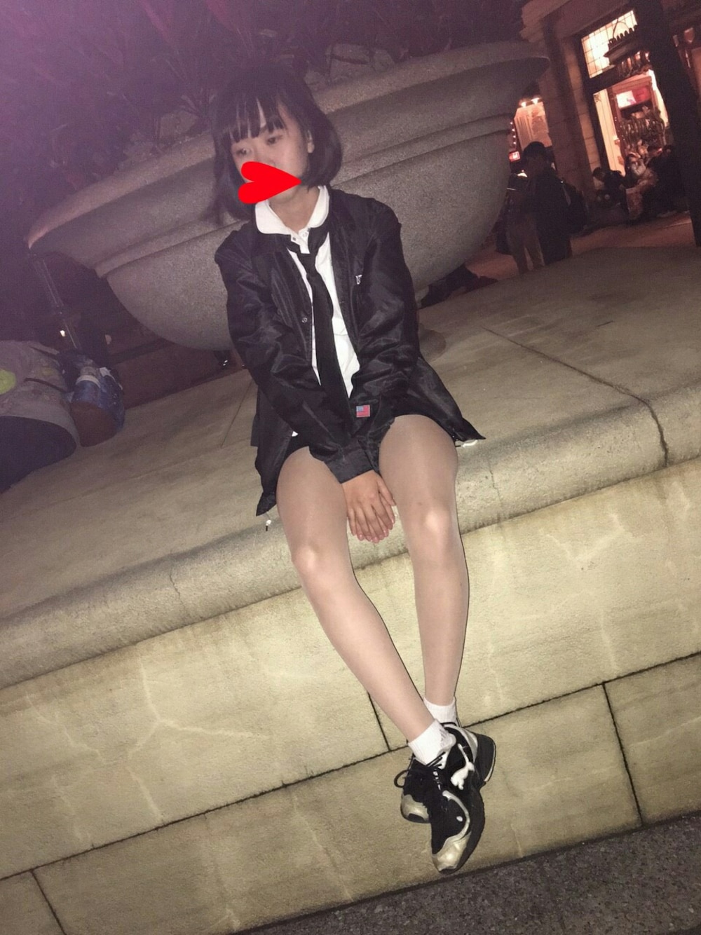 「ディズニー、ディズニーシー、おるちゃん、韓国、タイトスカート、スニーカー、制服」｜「PUMAのアイテム（スニーカー、ブラック系）」を使った、YURIさん（レディース・165cm）の秋コーディネートの1枚目の写真