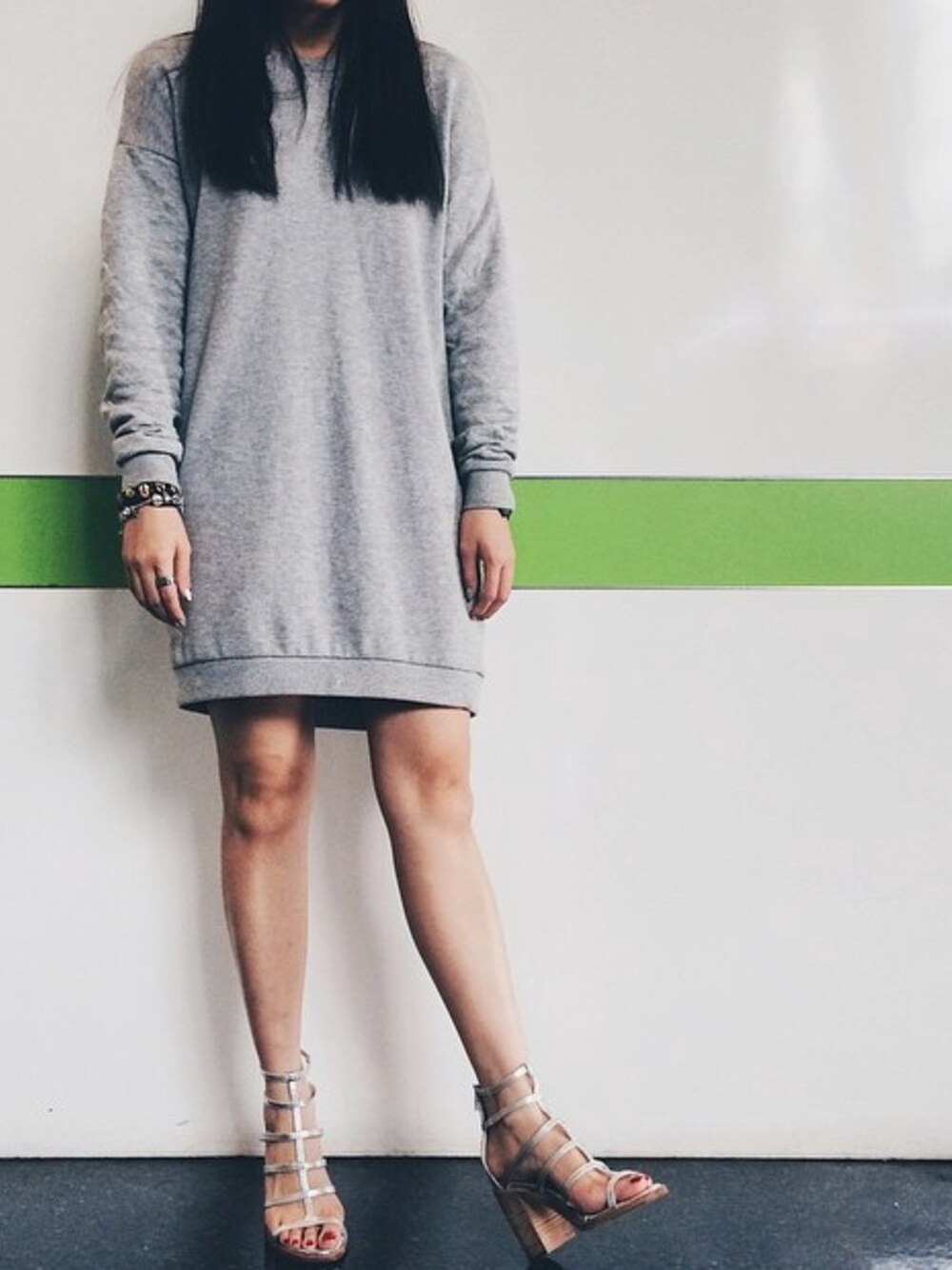 「sotd、ootd、JEFFREY CAMPBELL、encase」｜「Jeffrey Campbellのアイテム（サンダル、シルバー系）」を使った、P.V.Sさん（レディース・165cm）の秋コーディネートの1枚目の写真