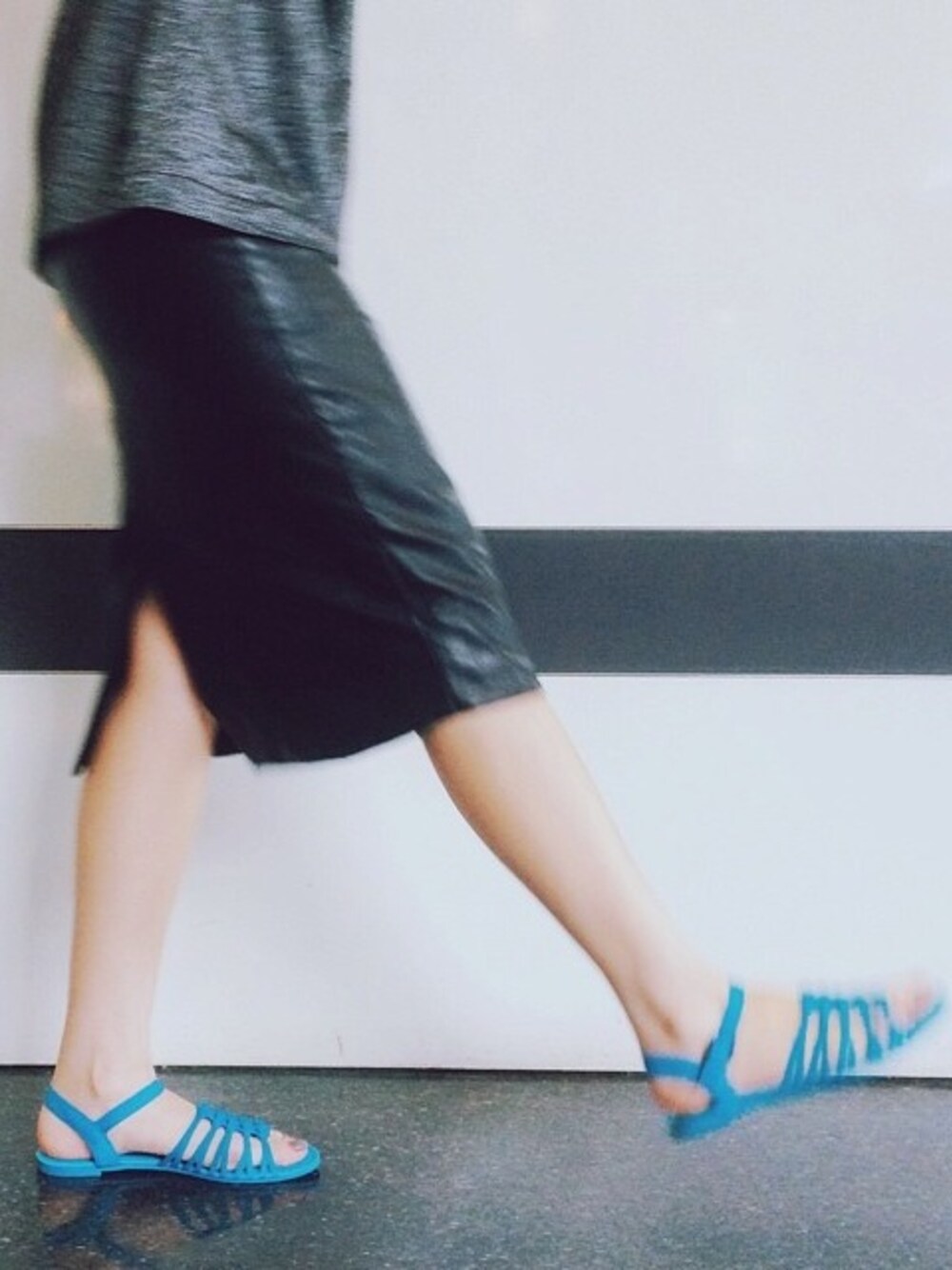 「sotd、dolce vita」｜「Dolce Vitaのアイテム（サンダル、ブルー系）」を使った、P.V.Sさん（レディース・165cm）の秋コーディネートの1枚目の写真