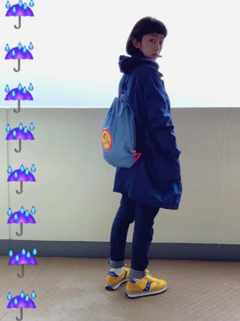 「coenのカラーステンカラーコート13SS（ステンカラーコート、ブルー系）」を使った、イワヌガさん（レディース・153cm）の冬コーディネートの1枚目の写真