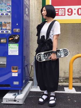 「COMME des GARCONS（コムデギャルソン）のアイテム（サロペット/オーバーオール）」を使った、上野放鬆さん（レディース・150cm）の秋コーディネート