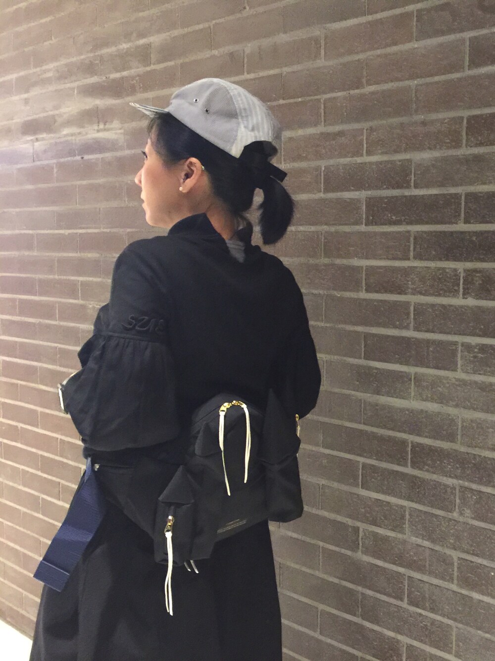 「supreme、COMME des GARCONS、COMME des GARÇONS、SueUNDERCOVER、UNDER COVER、undercover」｜「supreme comme des garconsのアイテム（キャップ、ブルー系）」を使った、上野放鬆さん（レディース・150cm）の秋コーディネートの1枚目の写真