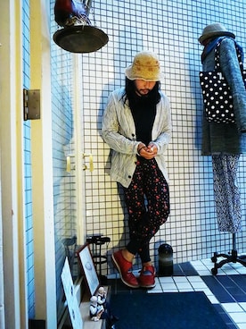 「POESIA WEAR（ポエジィア　ウエア）の[POESIA WEAR] ジャカードニットジャケット（カーディガン/ボレロ、グレー系）」を使った、POESIA－Mas－さん（メンズ・170cm）の春コーディネート