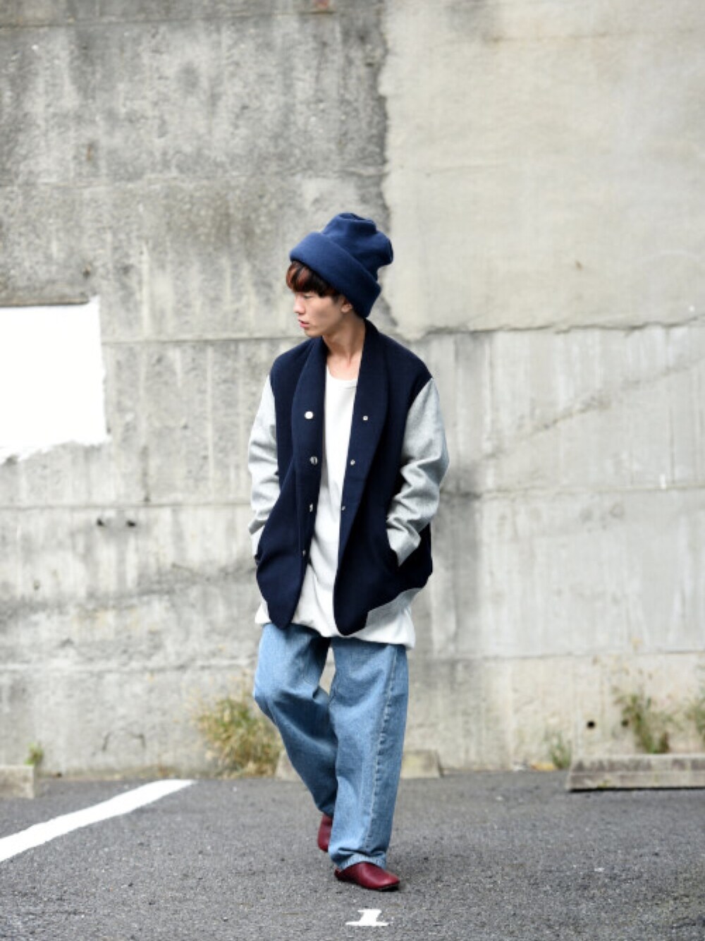 「edwina horl、Essay、theSakaki、AUTTAA、デニム、ニット、ニット帽、スタジャン、OVIE STUDIO」｜「the Sakakiのアイテム（スタジャン、ブルー系）」を使った、東端さん（メンズ・165cm）の秋コーディネートの1枚目の写真