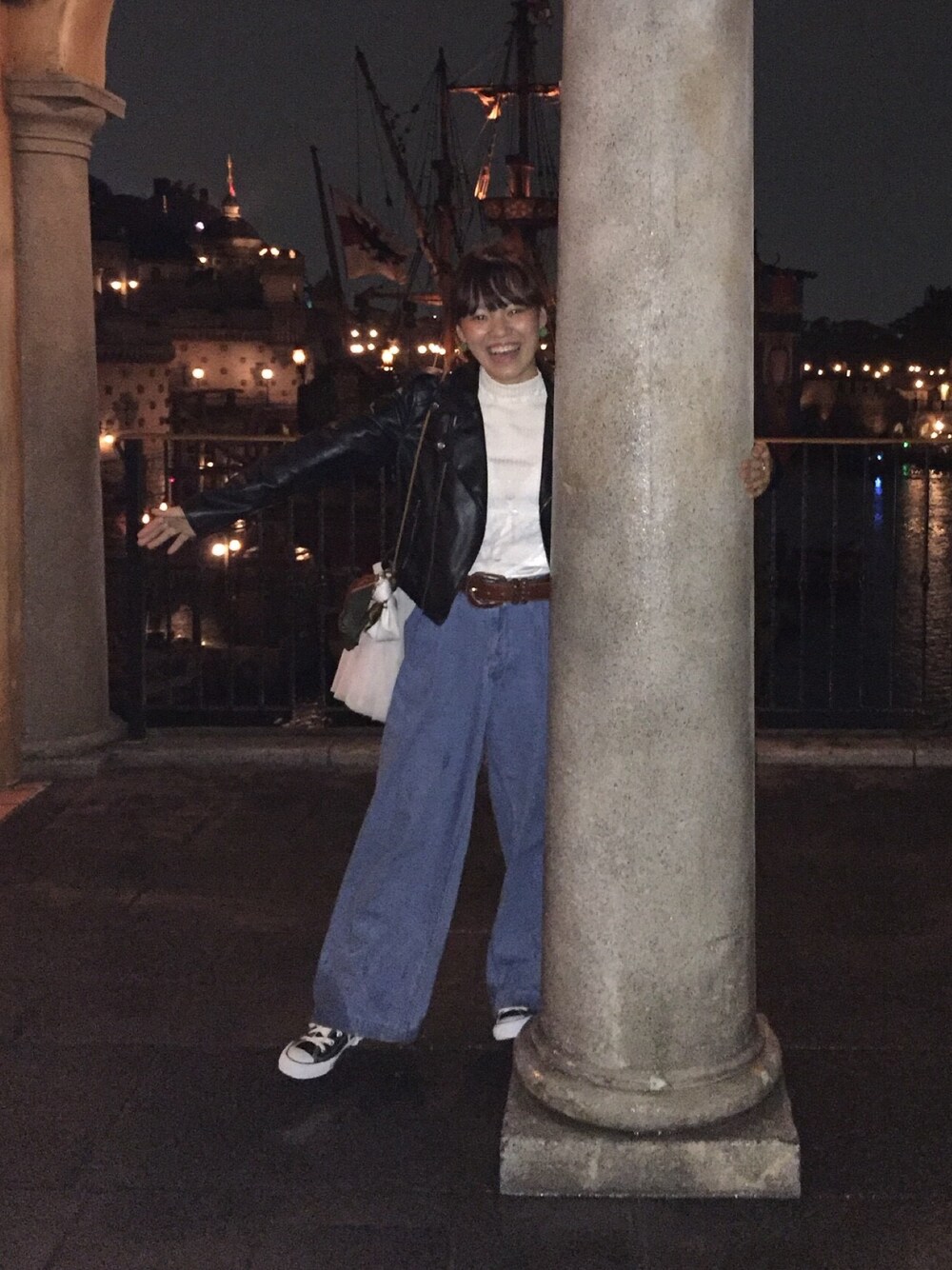 「カスタネ、flower、ディズニー、革ジャン」｜「Kastaneのアイテム（デニムパンツ、ブルー系）」を使った、yunna☺︎さん（レディース・157cm）の春コーディネートの1枚目の写真