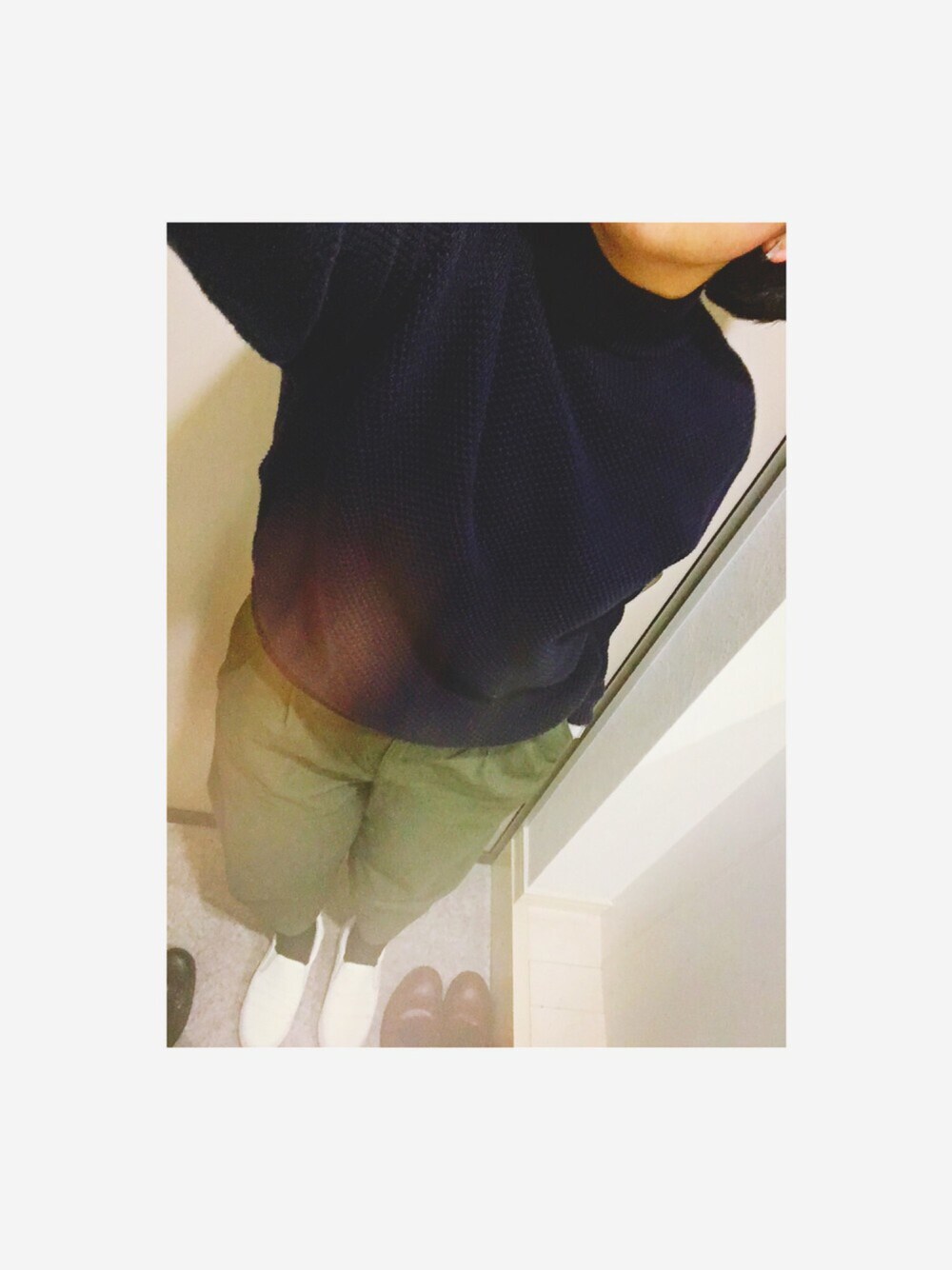 「ootd、ニット、ハイネック、首つまり、ワイドパンツ、白スニーカー」｜「UNIQLOのアイテム（ニット/セーター、ブルー系）」を使った、麻生さん（レディース・152cm）の秋コーディネートの1枚目の写真