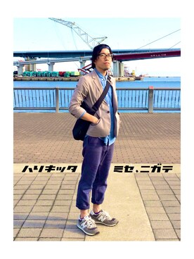 ショルダーバッグを使った グレーのテーラードジャケット のメンズ人気ファッションコーディネート Wear