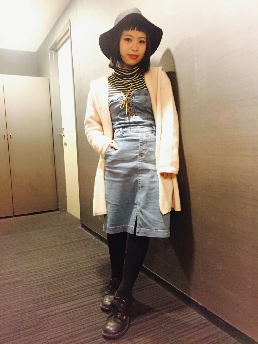 「ROSE BUDの【WEB限定予約】 LOP-16102 LACE-UP BARE DRESS（ワンピース、ブルー系）」を使った、よかにさん（レディース・153cm）の冬コーディネートの1枚目の写真