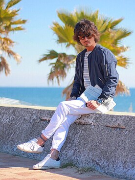 「海」｜「アイテム（ミリタリージャケット）」を使った、kazuさん（メンズ・175cm）の春コーディネート