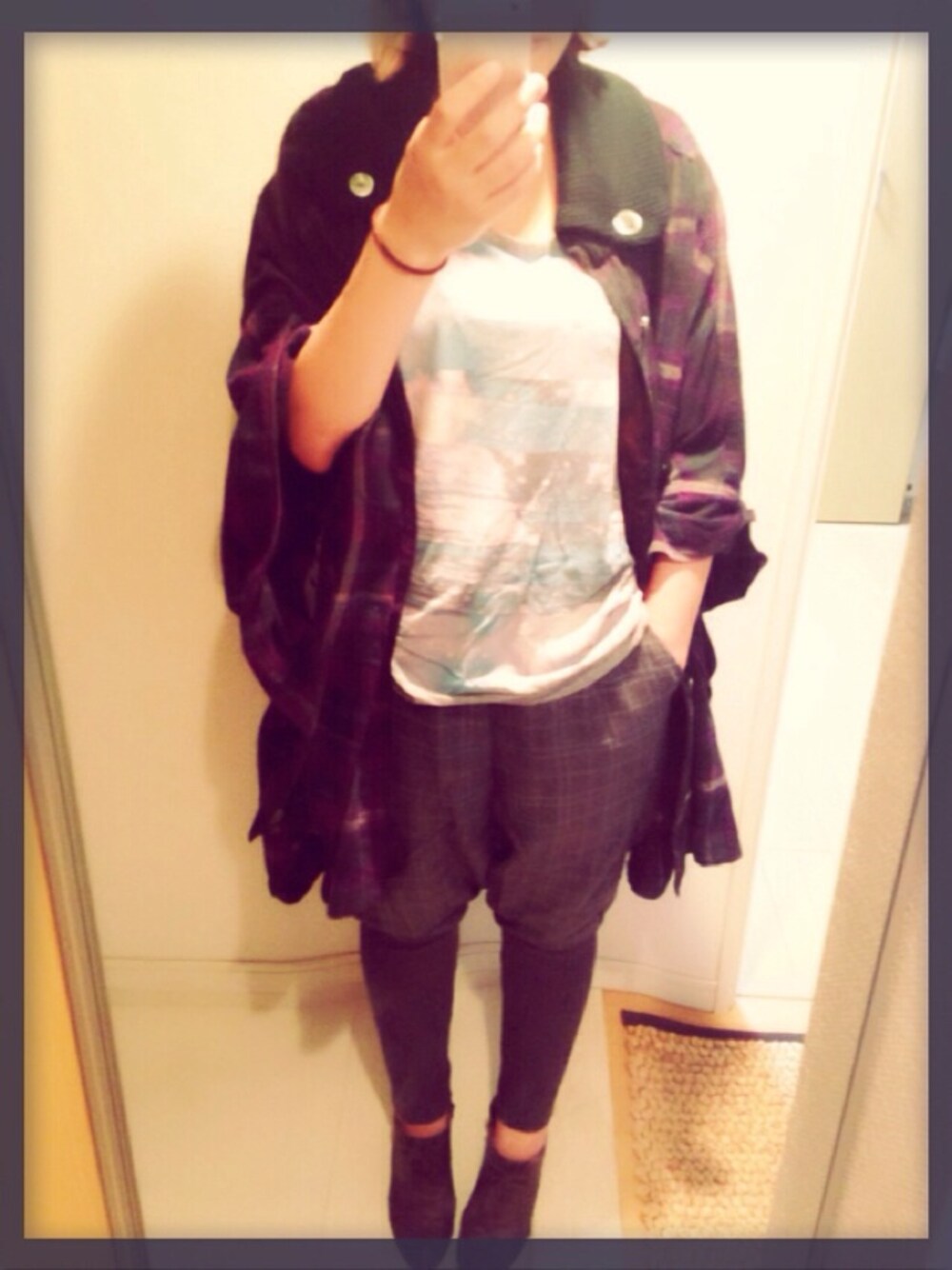 「まいフェス 2、チェック×チェック、mercibeaucoup,、MARC BY MARC JACOBS」｜「MARC by MARCJACOBSのアイテム（Tシャツ/カットソー、グレー系）」を使った、あっこさん（レディース・161cm）の秋コーディネートの1枚目の写真