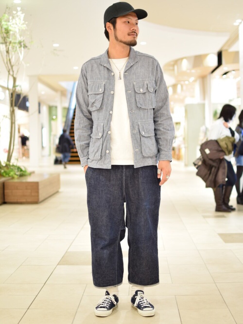 「URBAN RESEARCH DOORS、sassafras、goodwear、TUKI、converse」｜「SASSAFRASのアイテム（ジャケット/アウター、ブルー系）」を使った、Yudaiさん（メンズ・182cm）の冬コーディネートの1枚目の写真