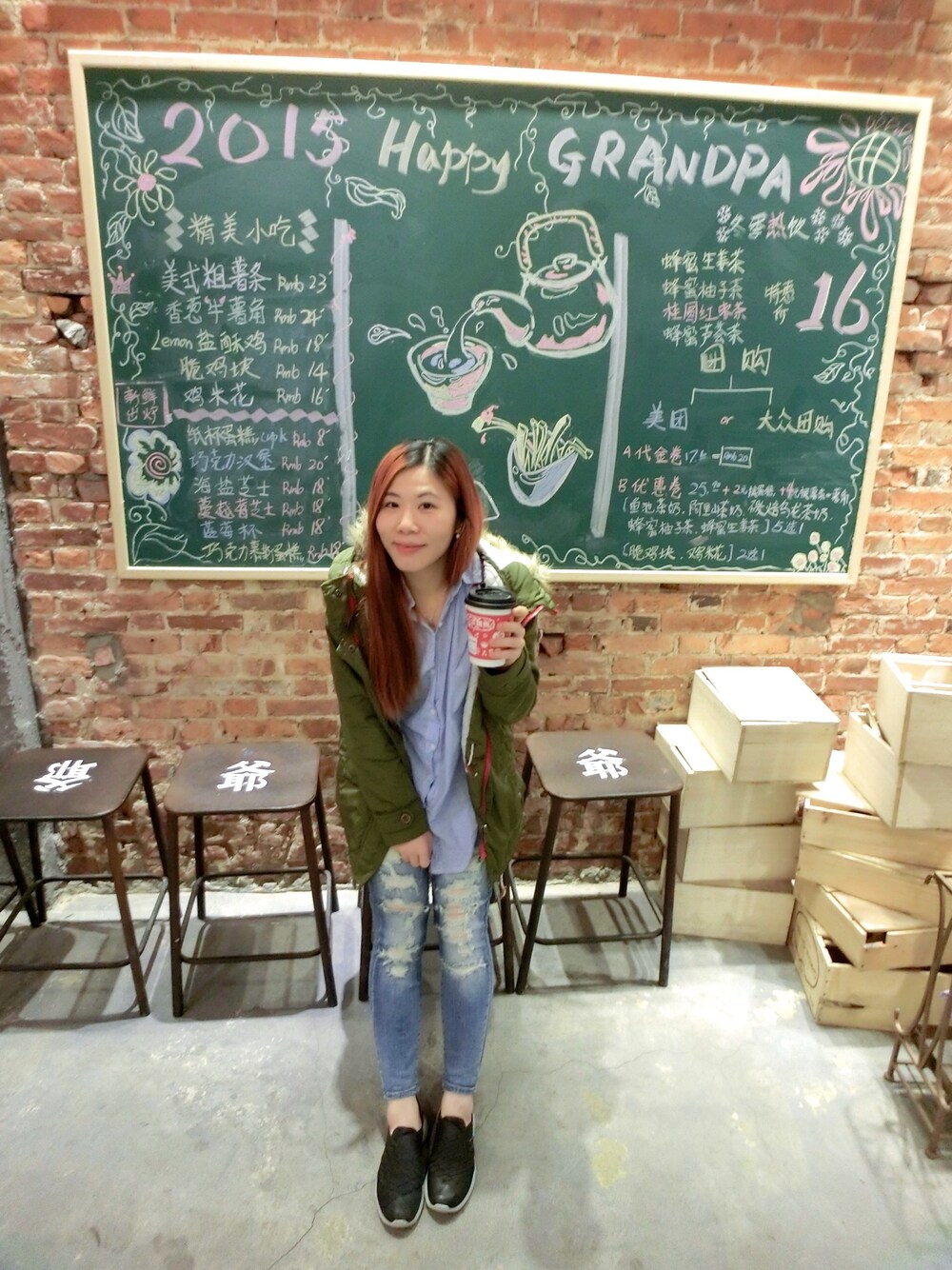「Daniel Wellington、American Eagle、NIKE」｜「PULL&BEARのアイテム（カバーオール、グリーン系）」を使った、kikiki_ukiさん（レディース・157cm）の冬コーディネートの1枚目の写真