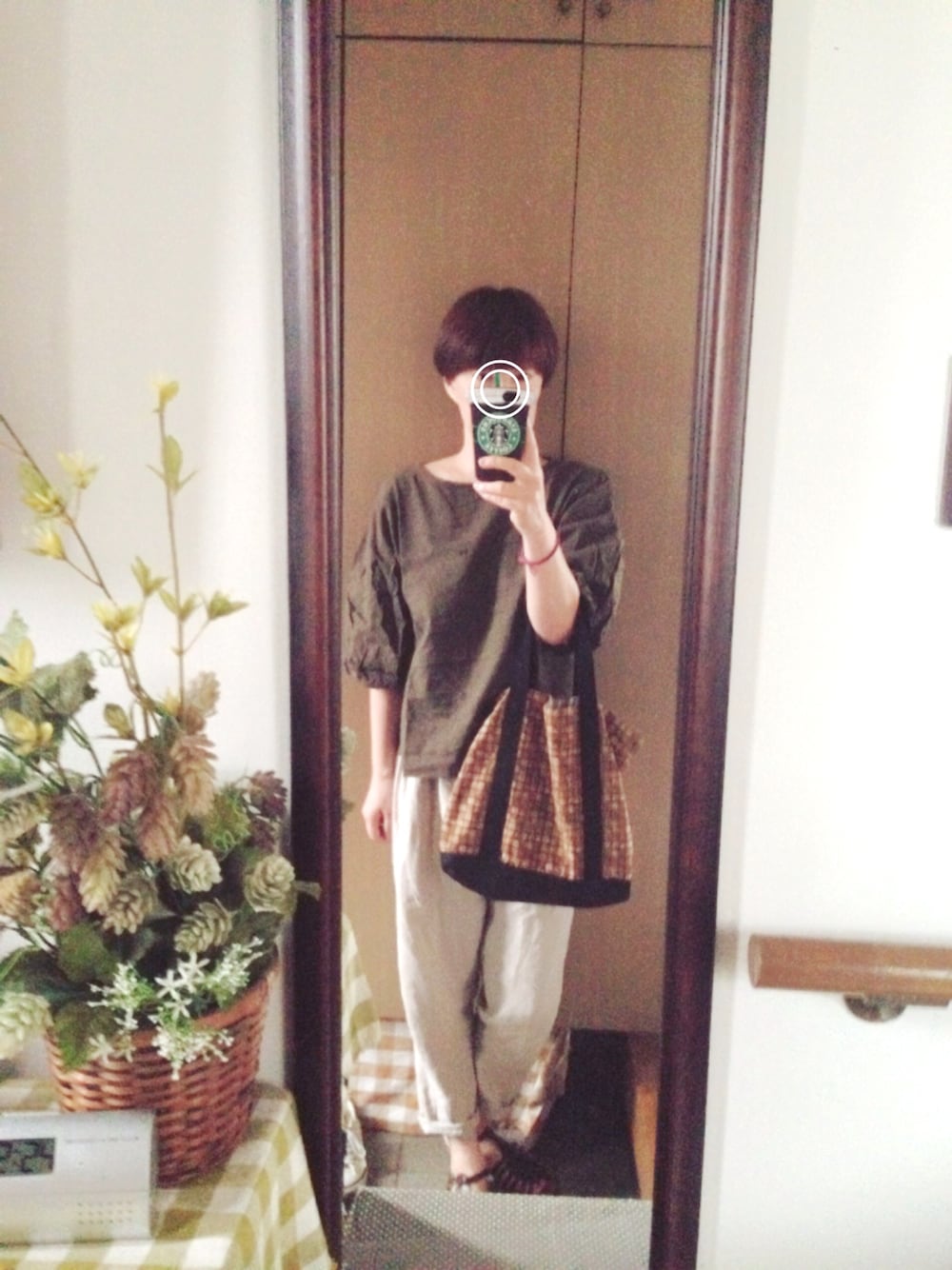 「ハンドメイド、手作り、リネン、シンプルコーデ、ラクチンコーデ、サルエルパンツ、かごバッグ」｜「Handmadeのアイテム（Tシャツ/カットソー、グリーン系）」を使った、ゆうすかさん（レディース・163cm）の秋コーディネートの1枚目の写真