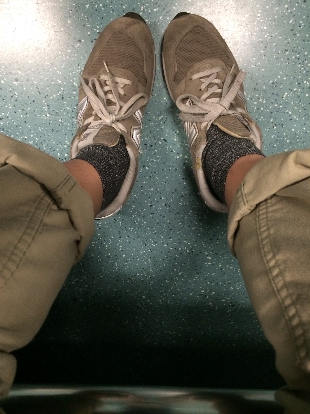 「NANO universeのNew Balance/MRL996（スニーカー、グレー系）」を使った、荒木@kidさん（メンズ・173cm）の春コーディネートの1枚目の写真