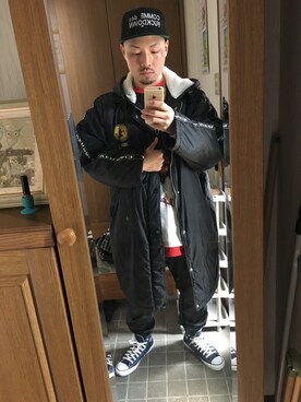 「VERSACE（ヴェルサーチ）のアイテム（ダウンジャケット/コート）」を使った、iCoNさん（メンズ・172cm）の春コーディネート