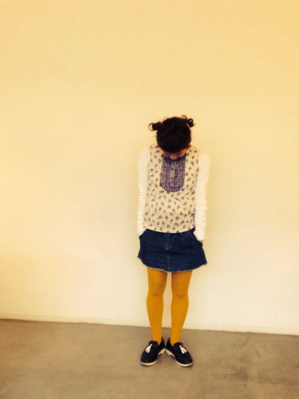 「UNIQLO、karenwalker、キッズ」｜「Dr. Martensのアイテム（その他シューズ、ブルー系）」を使った、ヨコバタケさん（レディース・154cm）の春コーディネートの1枚目の写真