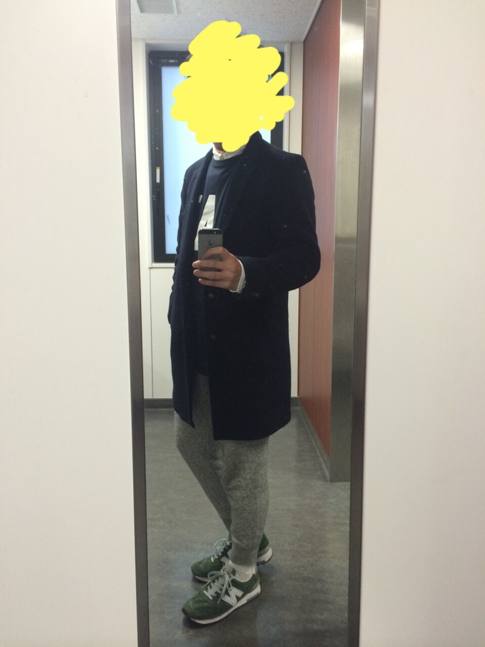 「MK MICHEL KLEIN HOMME のZOZO別注チェスターコート（ステンカラーコート、ブルー系）」を使った、Tさん（メンズ・174cm）の冬コーディネートの1枚目の写真