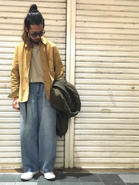 「チャックテイラー」｜「アイテム（チェスターコート）」を使った、伊藤 大祥さん（メンズ・165cm）の春コーディネート