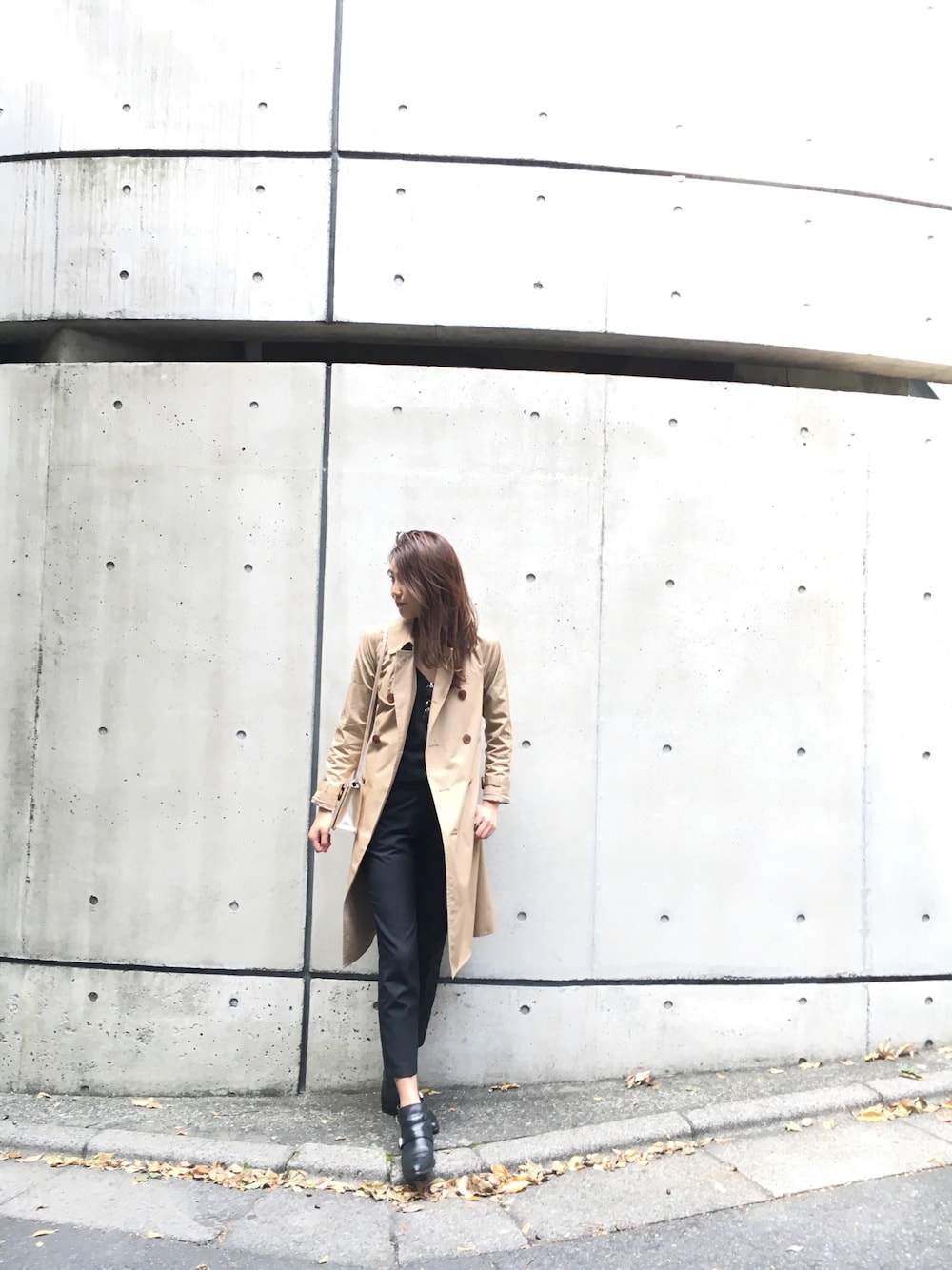 「TODAYFULのトレンチコート（トレンチコート、ベージュ系）」を使った、sudo shihoさん（レディース・168cm）の秋コーディネートの1枚目の写真