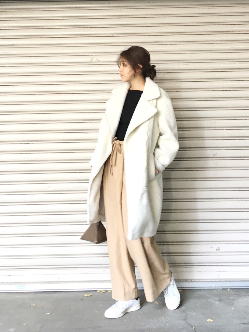 「TODAYFULのコークンボアコート（ピーコート、ホワイト系）」を使った、sudo shihoさん（レディース・168cm）の冬コーディネートの1枚目の写真