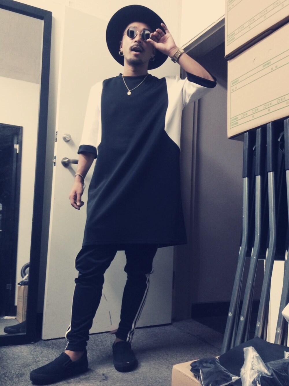 「Baileyのアイテム（ハット、ブラック系）」を使った、MILO(ATTACKDEM)さん（メンズ・160cm）の秋コーディネートの1枚目の写真