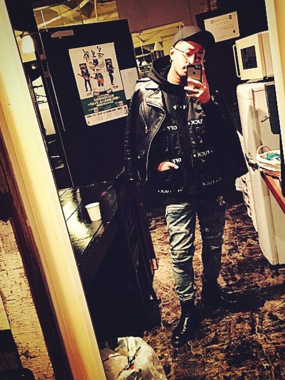 「MRCNOIR、ATTACKDEM、ロング丈カットソー、Dr.Martens、インディゴ」｜「BEAMSのDr.Martens / CHELSEA BOOT（ブーツ、ブラック系）」を使った、MILO(ATTACKDEM)さん（メンズ・160cm）の春コーディネートの1枚目の写真