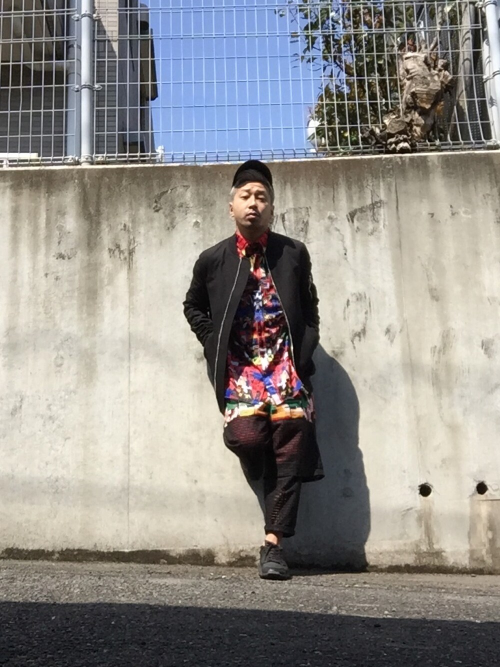 「PLASTIC TOKYO、RICKOWENS、RickOwens×adidas、MRCNOIR、SETUP、メッシュ、クロップドパンツ、ATTACKDEM、柄×柄、モード」｜「rickowens × adidasのアイテム（スニーカー、ブラック系）」を使った、MILO(ATTACKDEM)さん（メンズ・160cm）の春コーディネートの1枚目の写真