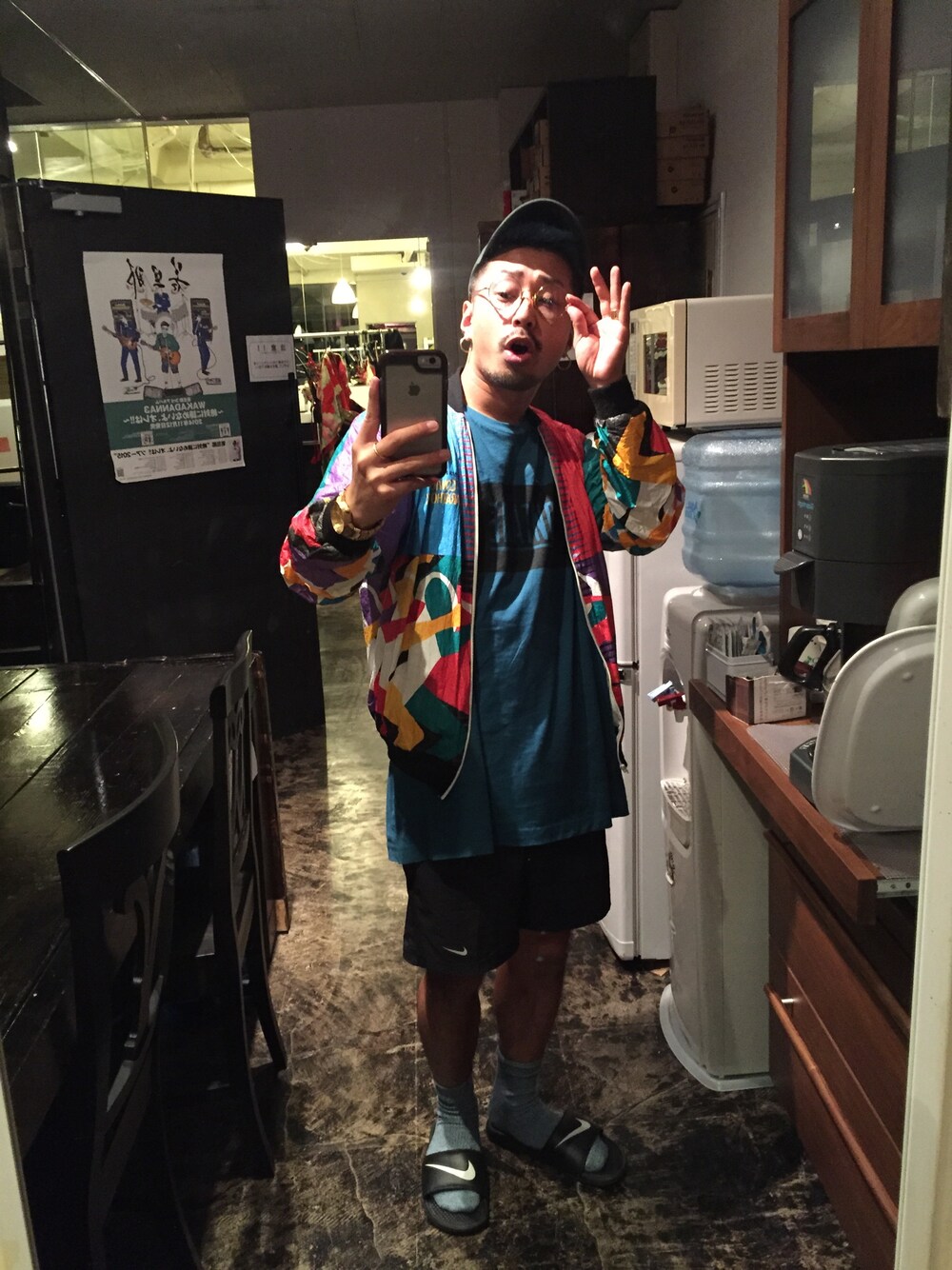 「古着MIX、ナイキ、サンダル×靴下、ATTACKDEM、オジカジ」｜「PIGALLEのアイテム（Tシャツ/カットソー、ブルー系）」を使った、MILO(ATTACKDEM)さん（メンズ・160cm）の春コーディネートの1枚目の写真