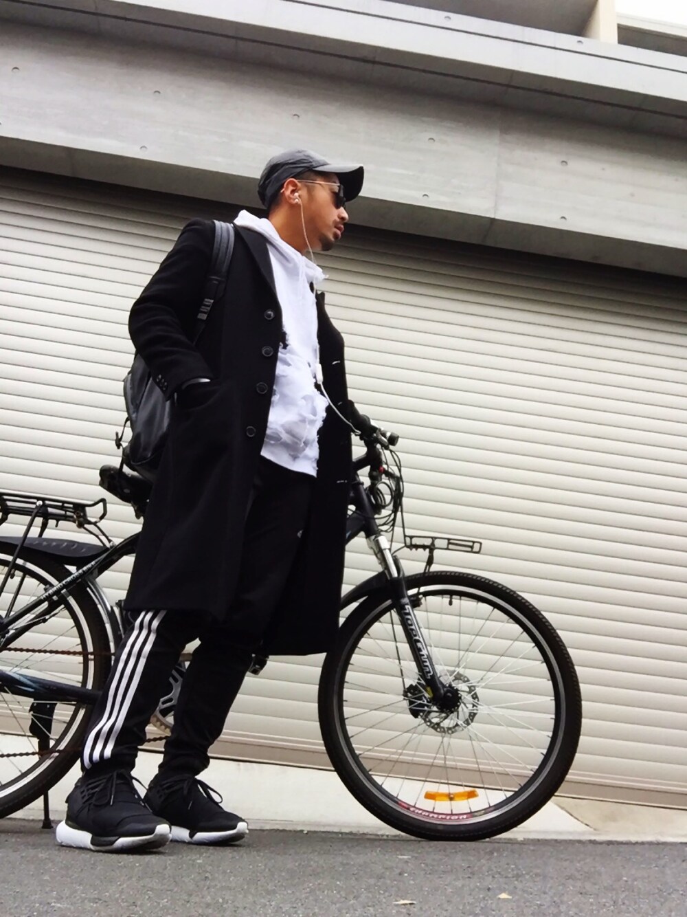 「スポーツミックス、冬、adidas、EMPORIO ARMANI、Y-3、c.e」｜「EMPORIO ARMANIのアイテム（ダウンジャケット/コート、ブラック系）」を使った、MILO(ATTACKDEM)さん（メンズ・160cm）の冬コーディネートの1枚目の写真