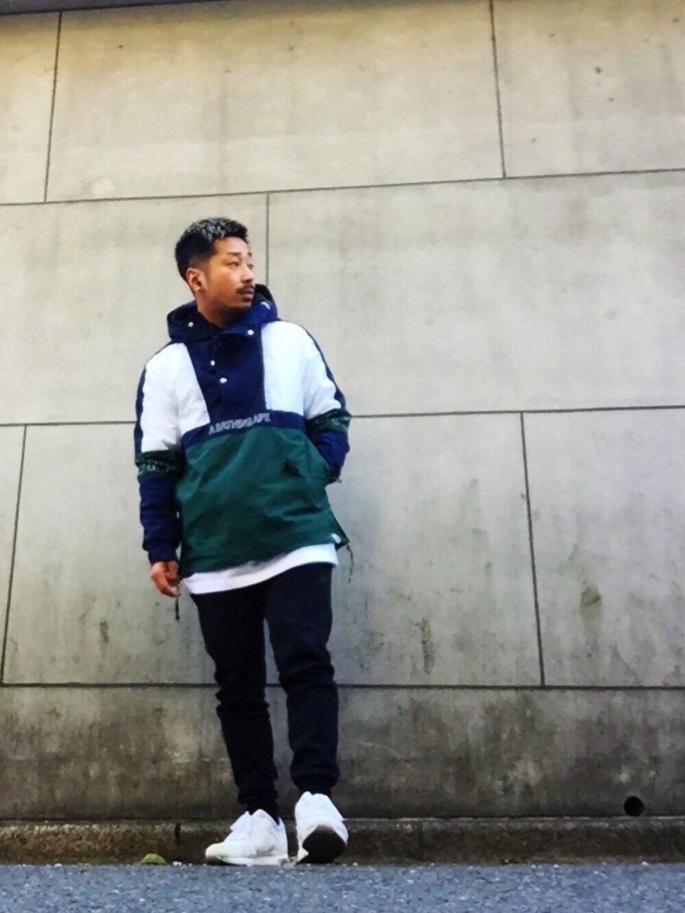 「ape、NIKE、asics、春コーデ、パーカー、ATTACKDEM」｜「A BATHING APEのCOLOR BLOCK PULLOVER HOODIE JACKET（ナイロンジャケット、ブルー系）」を使った、MILO(ATTACKDEM)さん（メンズ・160cm）の春コーディネートの1枚目の写真