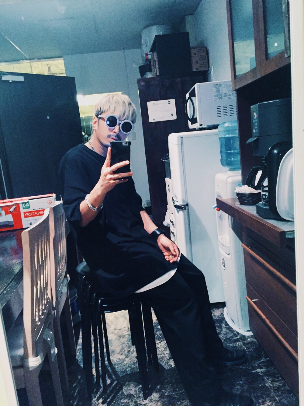 「ビッグシルエット、革靴、JOHN LAWRENCE SULLIVAN、HARE、ATTACKDEM」｜「JOHN LAWRENCE SULLIVANのOVER SIZE TEE（Tシャツ/カットソー、ブラック系）」を使った、MILO(ATTACKDEM)さん（メンズ・160cm）の夏コーディネートの1枚目の写真