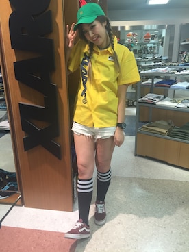 「XLARGE（エクストララージ）のS/S BIG STANDARD LOGO SHIRT（シャツ/ブラウス）」を使った、伏木 栞織さん（レディース・174cm）の夏コーディネート