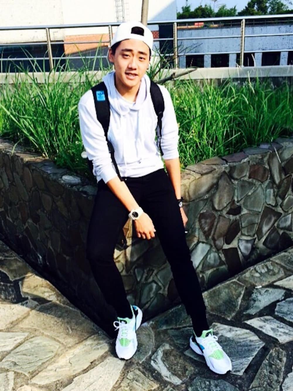 「Taiwan、boy、SELFIE、ootd、NIKE、FOREVER 21」｜「FOREVER 21のアイテム（カーディガン/ボレロ、シルバー系）」を使った、ig chunwei1002さん（メンズ・178cm）の春コーディネートの1枚目の写真