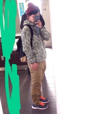 「アイテム（ナイロンジャケット、グリーン系）」を使った、H-knさん（メンズ・163cm）の冬コーディネート